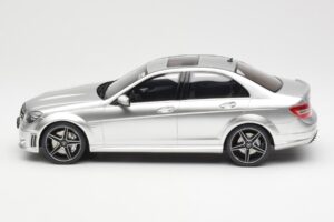 Mercedes C63 AMG W204 Argintiu GT Spirit 1:18 GT462 Rășină - imaginea 3 din 6