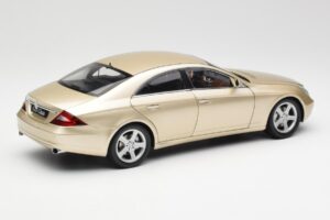 Mercedes CLS C219 Bej Deschis Auriu Kyosho 1:18 08401LBE Metal - imaginea 3 din 8