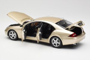 Mercedes CLS C219 Bej Deschis Auriu Kyosho 1:18 08401LBE Metal - imaginea 5 din 8