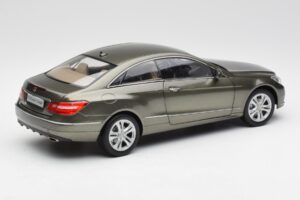 Mercedes E-Class Coupe C207 Titanite Gri Metalic Minichamps 1:18 B66962419 Metal - imaginea 3 din 8