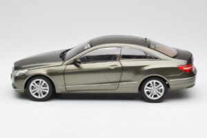 Mercedes E-Class Coupe C207 Titanite Gri Metalic Minichamps 1:18 B66962419 Metal - imaginea 4 din 8