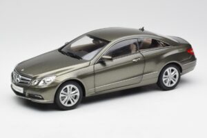 Mercedes E-Class Coupe C207 Titanite Gri Metalic Minichamps 1:18 B66962419 Metal