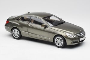 Mercedes E-Class Coupe C207 Titanite Gri Metalic Minichamps 1:18 B66962419 Metal - imaginea 6 din 8