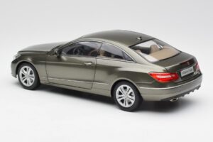 Mercedes E-Class Coupe C207 Titanite Gri Metalic Minichamps 1:18 B66962419 Metal - imaginea 7 din 8