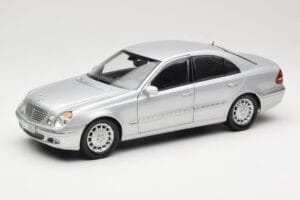 Mercedes E-Class W211 Argintiu Kyosho 1:18 B66962146 Metal
