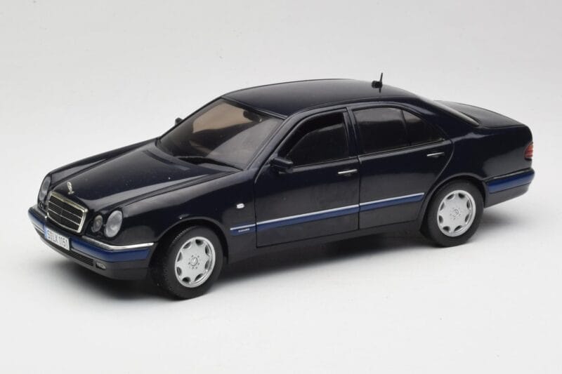 Mercedes E-Class W210 E320 Negru Sun Star 1:18 1151 Metal