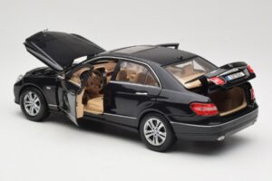 Mercedes E-Class W211 Negru Maisto 1:18 31172 Metal - imaginea 5 din 8