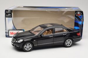 Mercedes E-Class W211 Negru Maisto 1:18 31172 Metal - imaginea 8 din 8