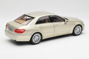 Mercedes E-Class W212 Elegance Pearl Bej Metalic Minichamps 1:18 B66960215 Metal - imaginea 3 din 8