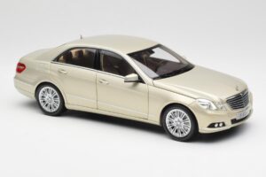Mercedes E-Class W212 Elegance Pearl Bej Metalic Minichamps 1:18 B66960215 Metal - imaginea 6 din 8