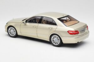Mercedes E-Class W212 Elegance Pearl Bej Metalic Minichamps 1:18 B66960215 Metal - imaginea 7 din 8