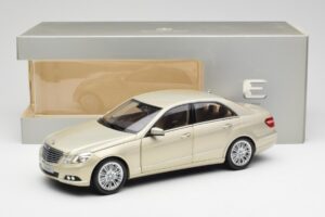 Mercedes E-Class W212 Elegance Pearl Bej Metalic Minichamps 1:18 B66960215 Metal - imaginea 8 din 8
