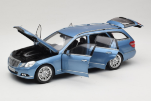 Mercedes E-Class W212 Estate Indigolith Metallic Blue Minichamps 1:18 B66962449 Metal - imaginea 2 din 8