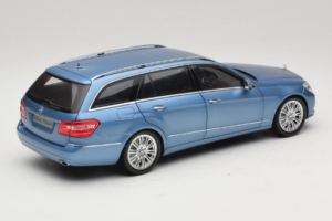 Mercedes E-Class W212 Estate Indigolith Metallic Blue Minichamps 1:18 B66962449 Metal - imaginea 3 din 8