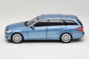 Mercedes E-Class W212 Estate Indigolith Metallic Blue Minichamps 1:18 B66962449 Metal - imaginea 4 din 8