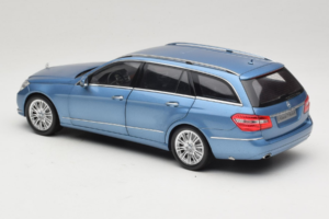 Mercedes E-Class W212 Estate Indigolith Metallic Blue Minichamps 1:18 B66962449 Metal - imaginea 7 din 8