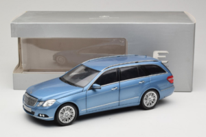 Mercedes E-Class W212 Estate Indigolith Metallic Blue Minichamps 1:18 B66962449 Metal - imaginea 8 din 8