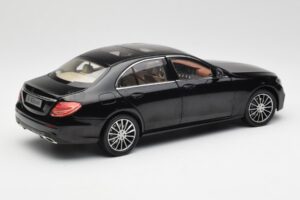 Mercedes E-Class W213 Obsidian Negru iScale 1:18 B66960380 Metal - imaginea 3 din 8