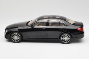 Mercedes E-Class W213 Obsidian Negru iScale 1:18 B66960380 Metal - imaginea 4 din 8