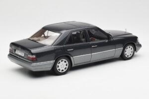 Mercedes E320 W124 Nautik Albastru Metalic Dealer Edition AUTOart 1:18 B66040508 Metal - imaginea 3 din 8