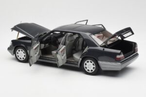 Mercedes E320 W124 Nautik Albastru Metalic Dealer Edition AUTOart 1:18 B66040508 Metal - imaginea 5 din 8