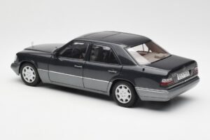 Mercedes E320 W124 Nautik Albastru Metalic Dealer Edition AUTOart 1:18 B66040508 Metal - imaginea 7 din 8
