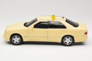 Mercedes E320 W210 Taxi Sun Star 1:18 1160 Metal - imaginea 4 din 8