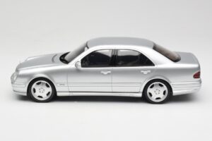 Mercedes E55 AMG W210 Brilliant Silver Otto 1:18 OT459 Rășină - imaginea 3 din 6