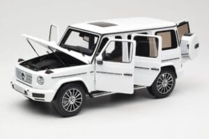 Mercedes G-Class G 500 W463A Diamond White Metallic Minichamps 1:18 113037111 Metal - imaginea 2 din 8