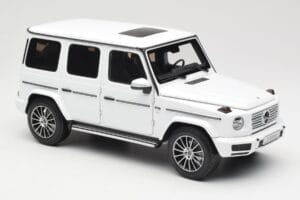 Mercedes G-Class G 500 W463A Diamond White Metallic Minichamps 1:18 113037111 Metal - imaginea 6 din 8