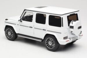 Mercedes G-Class G 500 W463A Diamond White Metallic Minichamps 1:18 113037111 Metal - imaginea 7 din 8