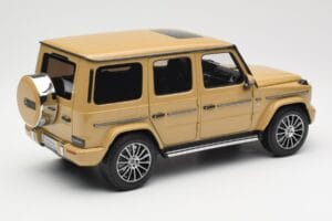 Mercedes G-Class G 500 W463A Solarbeam Yellow Metallic Minichamps 1:18 113037108 Metal - imaginea 3 din 8