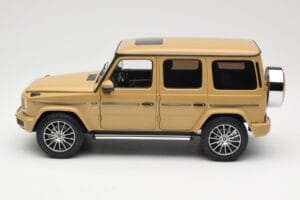 Mercedes G-Class G 500 W463A Solarbeam Yellow Metallic Minichamps 1:18 113037108 Metal - imaginea 4 din 8