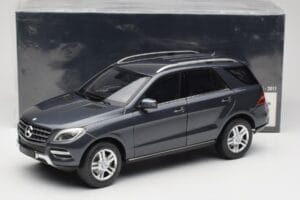 Mercedes M-Class W164 Grey Metallic Minichamps 1:18 100030100 Metal - imaginea 8 din 8