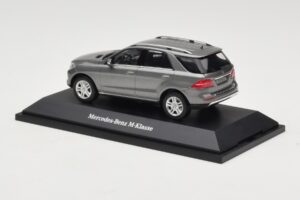 Mercedes M-Class W166 Palladium Silver Metallic Minichamps 1:43 B66960061 Metal - imaginea 3 din 4