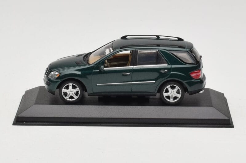 Mercedes ML 500 W164 Verde Închis Minichamps 1:43 400034500 Metal