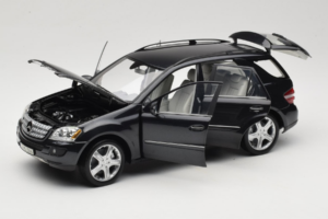 Mercedes ML W164 Obsidian Black Ediție Dealer Minichamps 1:18 B66962321 Metal - imaginea 2 din 8