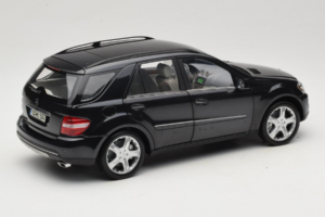 Mercedes ML W164 Obsidian Black Ediție Dealer Minichamps 1:18 B66962321 Metal - imaginea 3 din 8