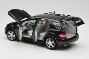 Mercedes ML W164 Obsidian Black Ediție Dealer Minichamps 1:18 B66962321 Metal - imaginea 5 din 8
