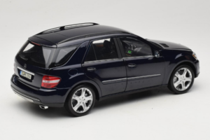 Mercedes ML W164 Tanzanite Blue Ediție Dealer Minichamps 1:18 B66962322 Metal - imaginea 3 din 8