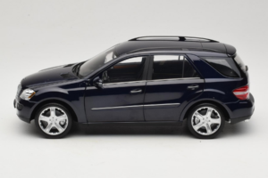 Mercedes ML W164 Tanzanite Blue Ediție Dealer Minichamps 1:18 B66962322 Metal - imaginea 4 din 8