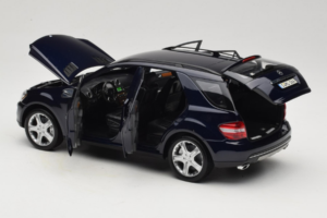 Mercedes ML W164 Tanzanite Blue Ediție Dealer Minichamps 1:18 B66962322 Metal - imaginea 5 din 8