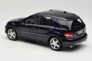 Mercedes ML W164 Tanzanite Blue Ediție Dealer Minichamps 1:18 B66962322 Metal - imaginea 7 din 8