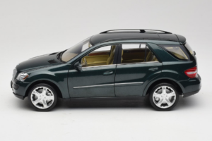 Mercedes ML W164 Green Metallic Minichamps 1:18 150034502 Metal - imaginea 4 din 8