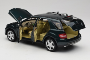 Mercedes ML W164 Green Metallic Minichamps 1:18 150034502 Metal - imaginea 5 din 8