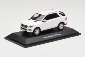 Mercedes ML W166 Calcit White Minichamps 1:43 B66960062 Metal - imaginea 2 din 4