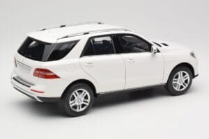 Mercedes ML W166 Alb Minichamps 1:18 100030101 Metal - imaginea 3 din 8