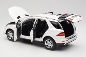 Mercedes ML W166 Alb Minichamps 1:18 100030101 Metal - imaginea 5 din 8
