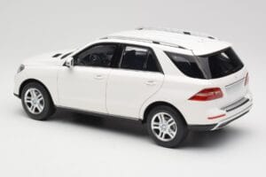 Mercedes ML W166 Alb Minichamps 1:18 100030101 Metal - imaginea 7 din 8