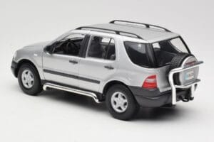 Mercedes ML320 W163 Argintiu Maisto 1:18 50319 Metal - imaginea 7 din 8